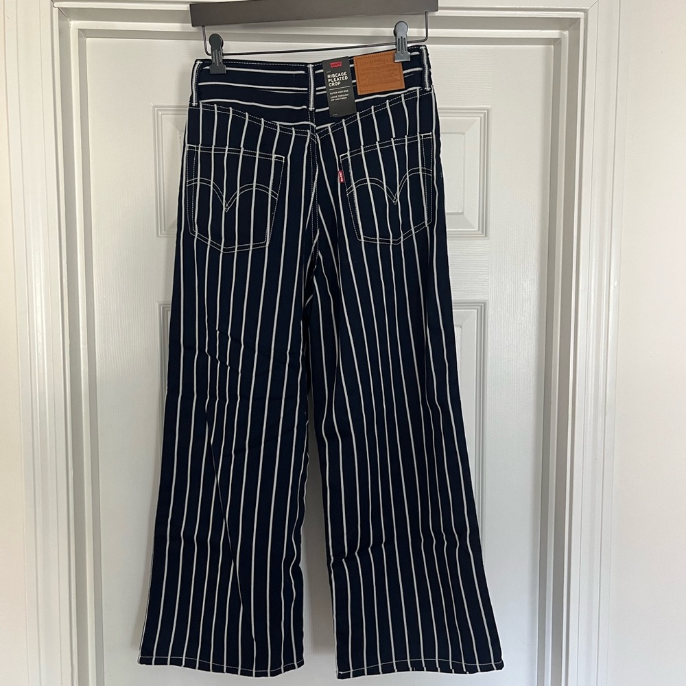 BNWT Levi's Navy and White Striped Ribcage Pleated Crop